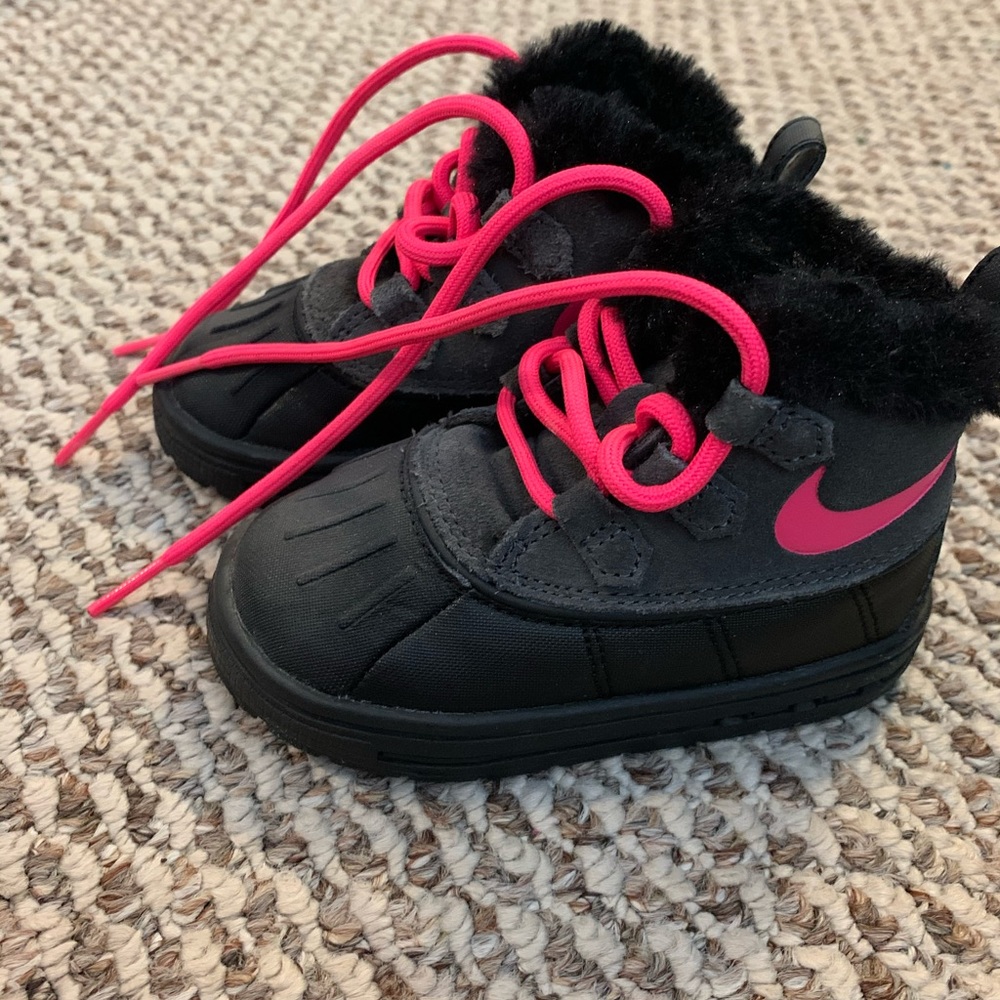 Nike toddler boots